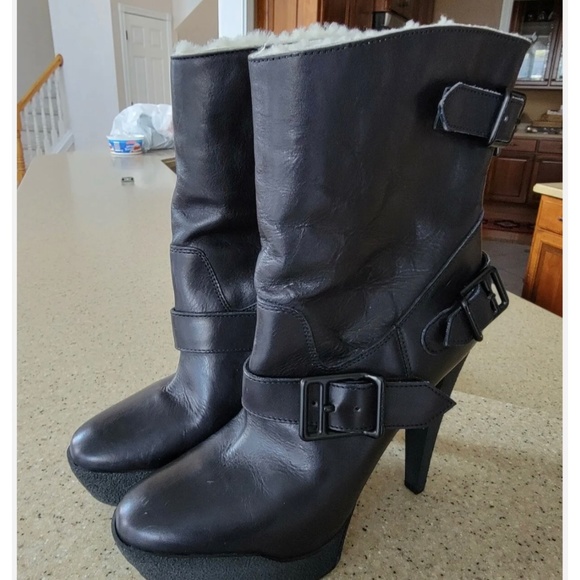 Burberry Ankle leather boot - Picture 1 of 6